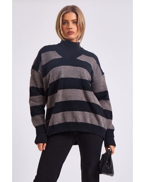 Grauer, weit gestreifter, übergroßer Pullover