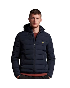 Bleiben Sie mit der leichten Pufferjacke von Lyle & Scott vor den Elementen geschützt. Die leichte Pufferjacke mit regulärer Passform aus strapazierfähigem und weichem Polyester und verstellbarer Kapuze ist die perfekte Übergangsjacke für jedes Wetter.