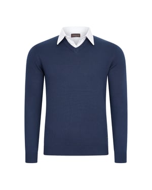 Cappuccino Italia Mock-Pullover für Herren. Der Pullover besteht aus 50% Baumwolle und 50% Polyester und hat eine normale Passform. Der Pullover hat einen Hemdkragen, der an den Pullover angenäht ist.  Marke: Cappuccino ItaliaModellname: Mock Pullover (mit Hemdkragen)Kategorie: Pullover für HerrenMaterialien: Baumwolle, AcrylFarbe: marineblau, weiß