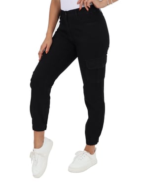 Damen-Jeans mit seitlichem elastischem Bund und Bündchen in Schwarz