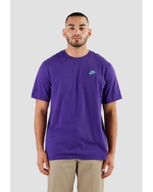 Nike Sportswear Club Herren-T-Shirt in Lila