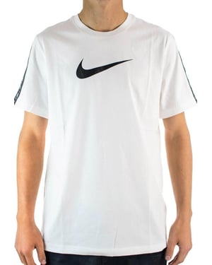 Nike Sportswear Repeat T Shirt Club in Weiß