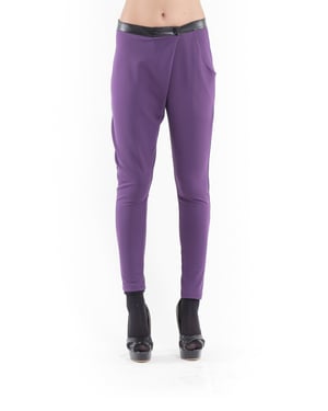Crossover-Hose Aubergine