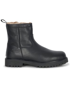 Bequeme PME Legend Stiefel mit einem schönen warmen Futter. Die Stiefel sind aus hochwertigem Leder gefertigt. Der Stiefel hat eine EVA-Einlegesohle, die für eine angenehme Dämpfung sorgt. Der Stiefel ist mit einem Reißverschluss an der Innenseite ausgestattet.  Marke: PME LegendModellname: ChuteKategorie: HerrenstiefelMaterialien: LederFarbe: schwarz