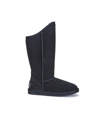 Gemütliche hohe schwarze Stiefel