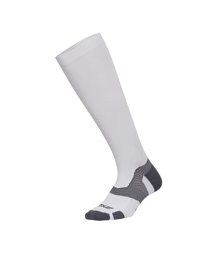 2xu leichte Kissen voll weiß/grau -Mens -Länge Socken