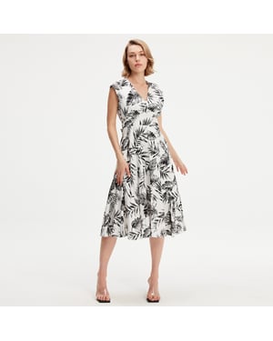 Ärmelloses Midikleid mit tropischem Muster