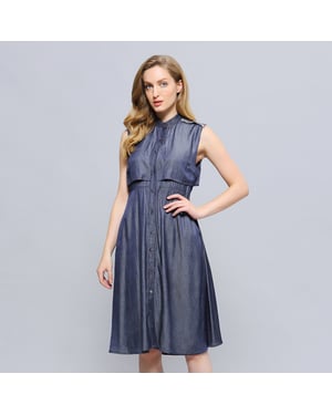 Hemdkleid mit offenem Rücken und Schlaghose