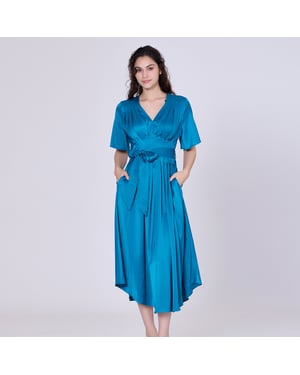 Kleid aus Satin mit mehreren Falten