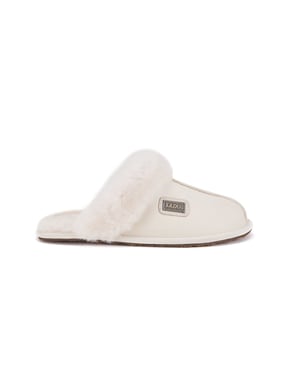 Geschlossene Pantolette aus Satin in Hellbraun
