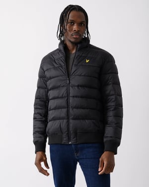 Lyle & Scott wattierte tiefschwarze Jacke mit Trichterkragen