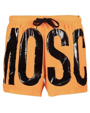 Hellorangefarbene kurze Badeshorts mit Printlogo der Marke Moschino
