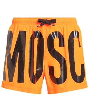 Kurze Badeshorts mit leuchtend orangefarbenem Logo der Marke Moschino