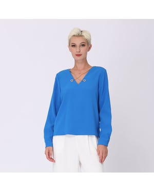 Bluse mit V-Ausschnitt und Zierkette