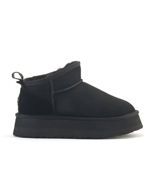 Cosy – Ultrakurze Plateaustiefel in Schwarz