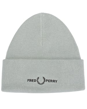Silberblaue Mütze mit grafischem Logo von Fred Perry