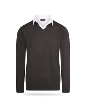 Cappuccino Italia Mock Pullover für Herren. Der Mock Pullover besteht aus 50% Baumwolle und 50% Acryl und hat eine normale Passform. Der Pullover hat einen Hemdkragen, der an den Pullover angenäht ist. Marke: Cappuccino ItaliaModellname: Mock Pullover (mit Hemdkragen)Kategorie: Pullover für HerrenMaterialien: Baumwolle, AcrylFarbe: anthrazitgrau, weiß