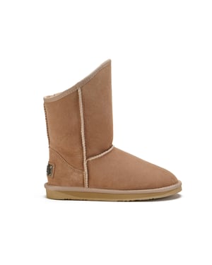 Gemütlicher kurzer Sand