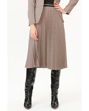 Faltenrock und kontrastierende elastische Taille