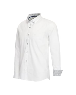 Cappuccino Italia Hemd für Herren. Das Hemd ist aus Baumwolle und Elastan gefertigt und hat eine normale Passform. Auf der Brusttasche ist ein schönes Cappuccino-Logo aufgestickt. Marke: Cappuccino ItaliaModellname: Stretch Shirt AnconaKategorie: HerrenMaterialien: Baumwolle, ElastanFarbe: weiß