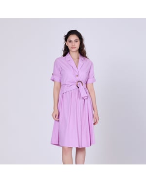 Hemdblusenkleid mit asymmetrischem Gürteleinsatz