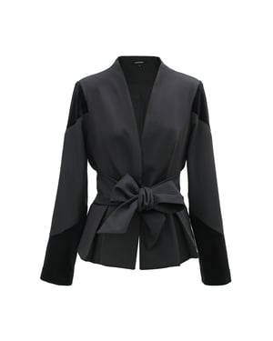 Blazer aus Bi-Material und geknoteter Gürtel