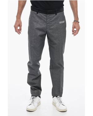 Glitzernde Schneiderhose mit Satindetails in Silber