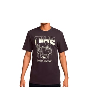 U NSW TEE M90 OC FB GFX BRNDRD
