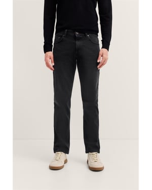 Bugatti Herren Jeans aus Authentic Denim mit Stretch-Komfort