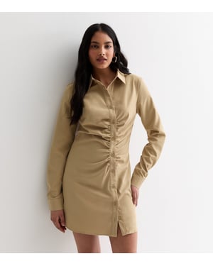 Gini London Asymmetrisches Hemdblusenkleid mit Rüschen und durchgehender Knopfleiste - Steingrau