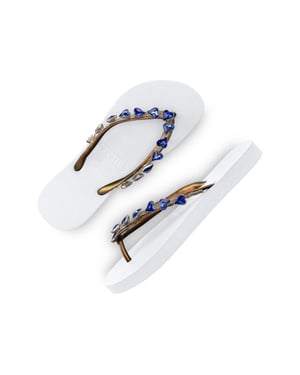 Herzförmiger blauer Flip-Flop weiß