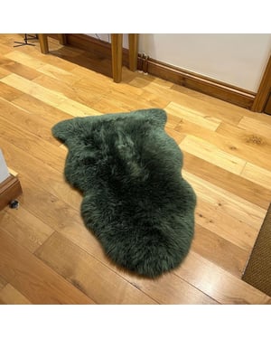 Echter Thymiangrüner Schaffell-Teppich, seidig, natürlich, weich und flauschig, echte Wolle