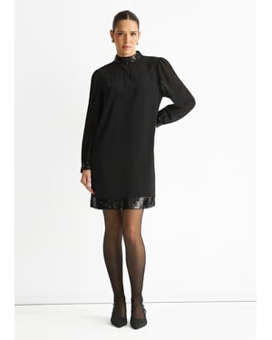 Schwarzes Minikleid mit Paillettenbesatz und hohem Gürtelausschnitt