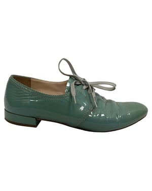 Prada Oxfords zum Schnüren aus grünem Lackleder