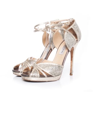 Jimmy Choo Plateau-Sandalen aus Glitzerstoff.