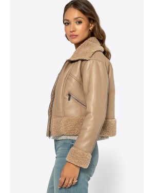 Wittchen Damen kurze beige Jacke mit Pelzbesatz, beiges Kunstleder