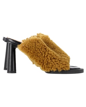 Jacquemus Les Mules Carrés Ronds Shearling-Sandalen aus braunem Lammfell