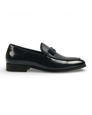 Schwarze Herren-Loafer mit strukturierter Vorderseite und ikonischer Schnalle und Schleife