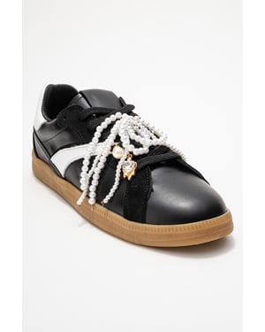 Taren Leather Pearl Buckle Turnschuhe Women