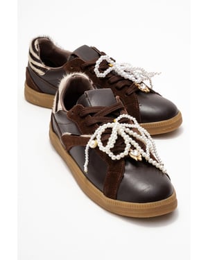 Taren Leather Pearl Buckle Turnschuhe Women