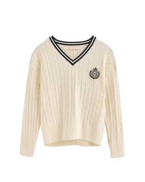Pullover ecru mit Zopfmuster, V-Ausschnitt und maritimem Polo Club-Patch