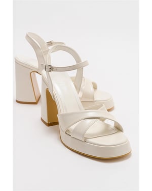 Yvonne Plateau-Sandalen