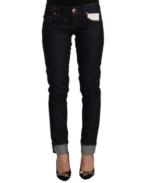 Acht Skinny Jeans Dunkle Wäsche