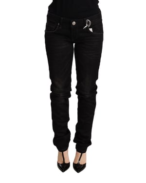 Acht Skinny Jeans im Freizeitstil