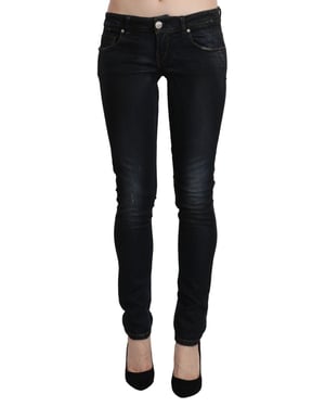 Acht Skinny Jeans Dunkelwäsche