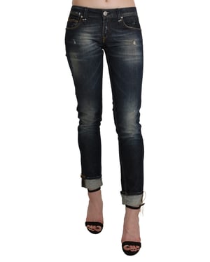 Acht Skinny Jeans mit distressed Details