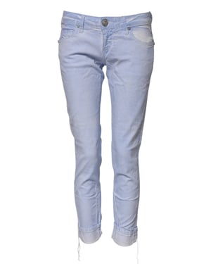 Acht Hellblaue Baumwolle Slim Fit Denim Niedrigbund Jeans
