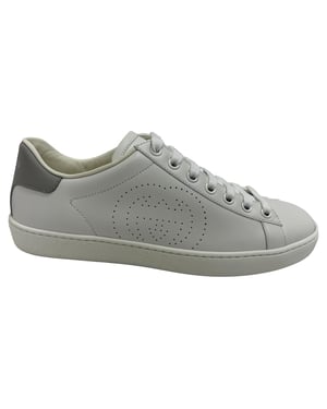 Gucci Interlocking G Perforated Ace Sneakers aus weißem Kalbsleder