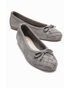 Nopos Leder Cap-Toe Ballerina