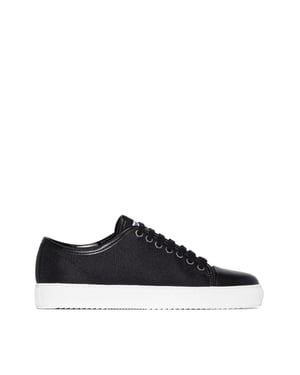 Nachhaltige Sneaker mit Kappe
